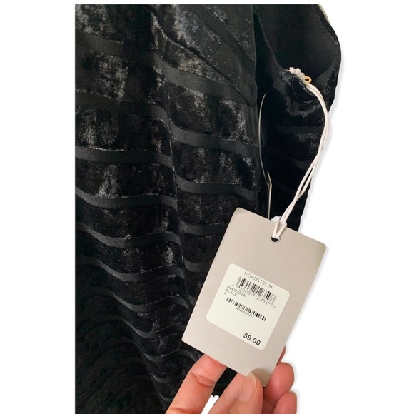 NWT CHELSEA28 Stripe Velvet V-Neck Sleeveless Top. Black. Size L - Picture 5 of 7